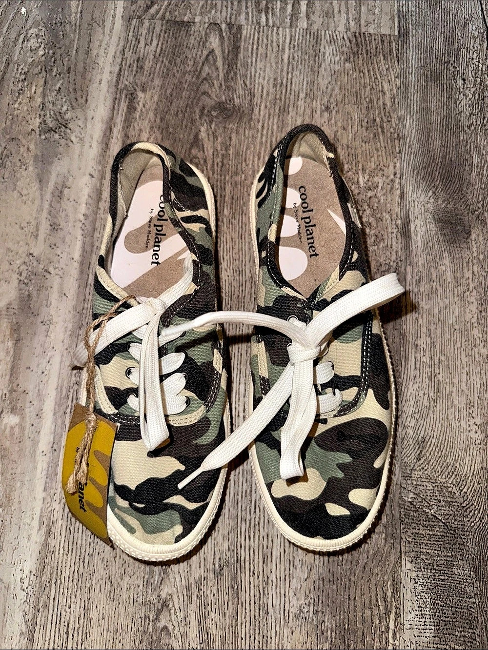 cool planet Camo Sneakers in Green & Black US 5.5M